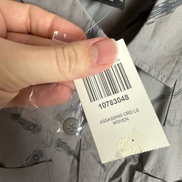 Assassin's Creed NWT Men's Small 100% Cotton Gray Long Sleeved Button Up Shirt - Picture 6 of 9
